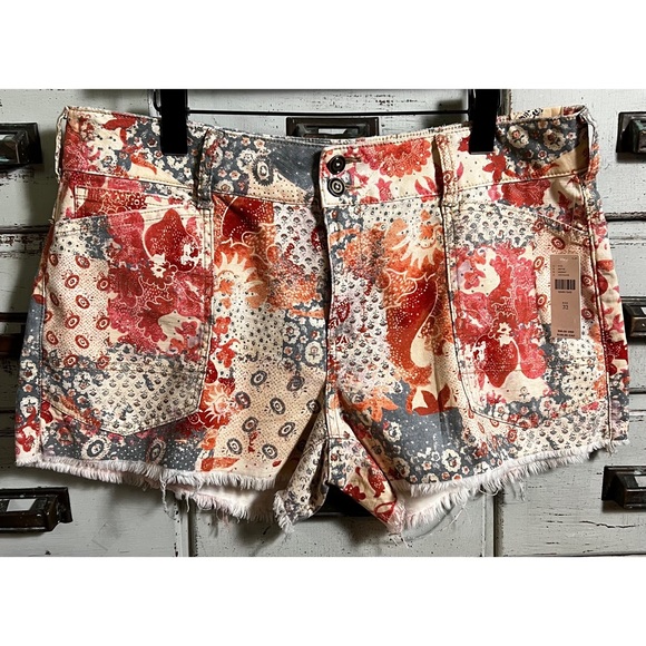 Anthropologie Pilcro Wanderer Low Rise Paisley Shorts 32 - Picture 1 of 9